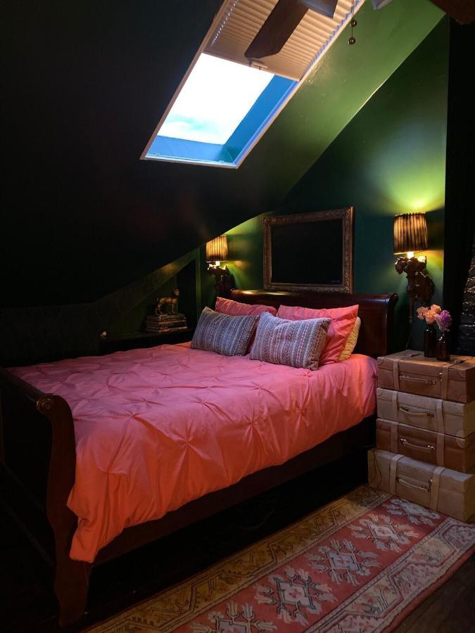 The Villa Toscana Chicago Room photo