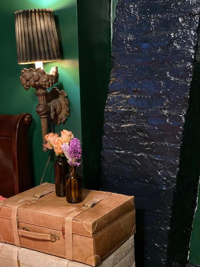 The Villa Toscana Chicago Room photo